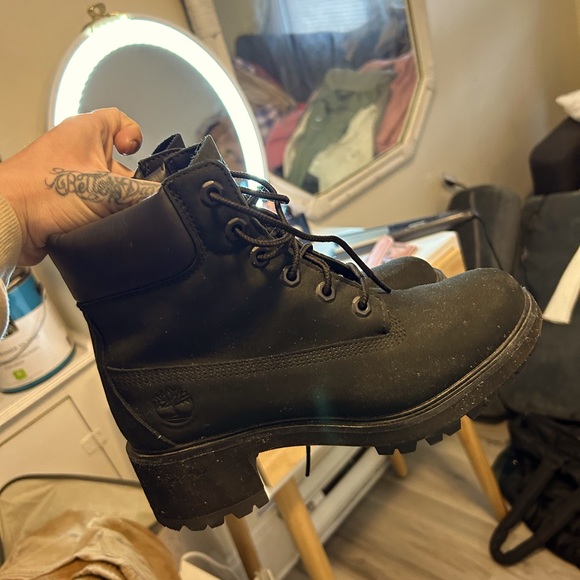Women’s black timberlands - Picture 3 of 3